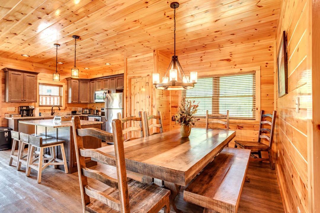Gatlinburg Cabin With Private Hot Tub By Staycating المظهر الخارجي الصورة