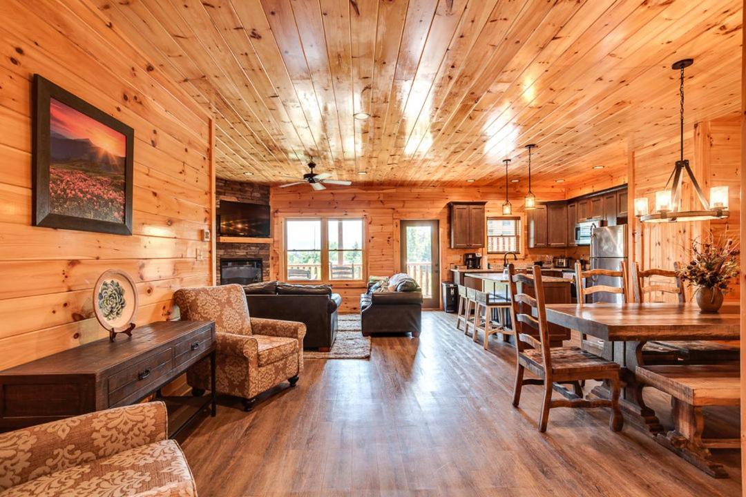 Gatlinburg Cabin With Private Hot Tub By Staycating المظهر الخارجي الصورة