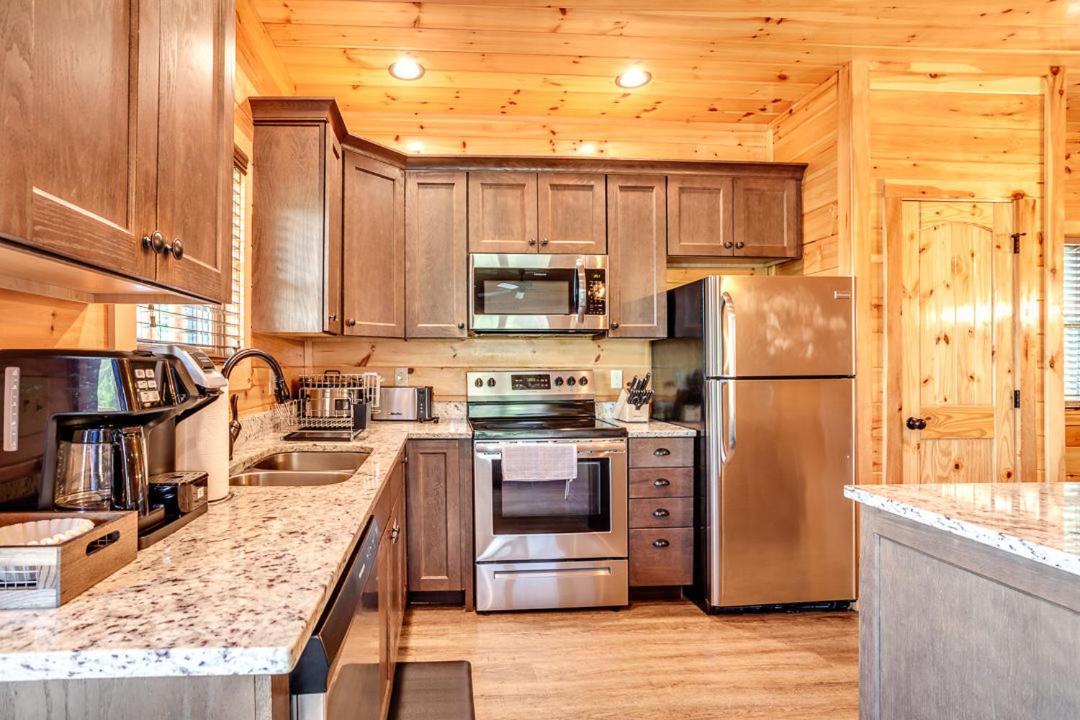 Gatlinburg Cabin With Private Hot Tub By Staycating المظهر الخارجي الصورة