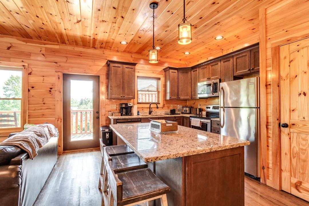 Gatlinburg Cabin With Private Hot Tub By Staycating المظهر الخارجي الصورة