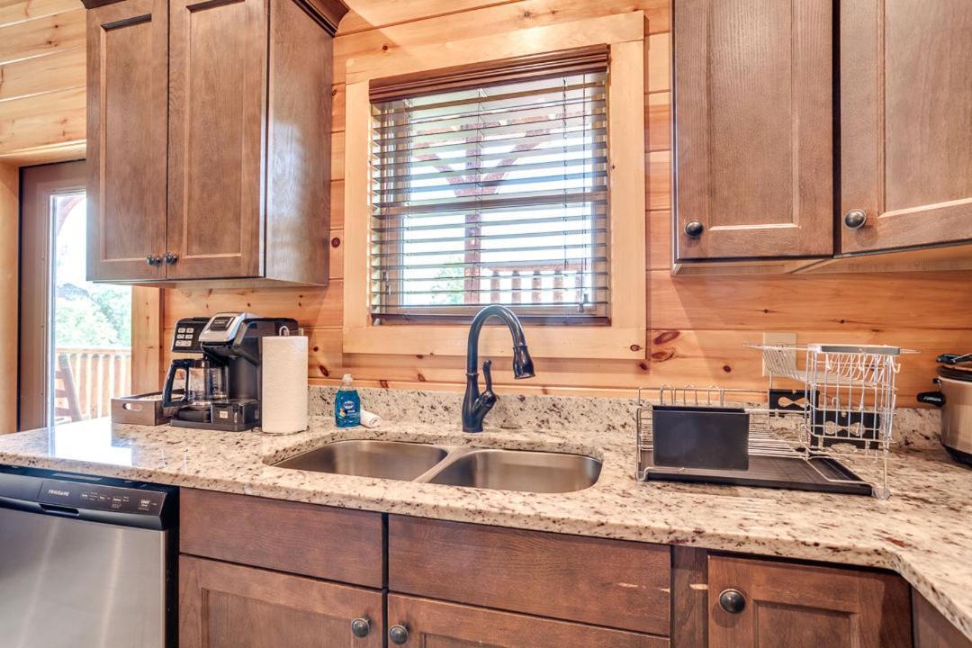 Gatlinburg Cabin With Private Hot Tub By Staycating المظهر الخارجي الصورة