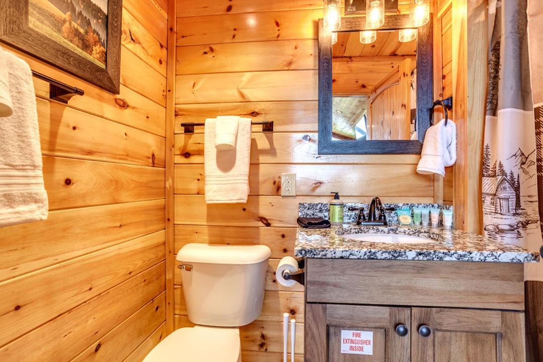 Gatlinburg Cabin With Private Hot Tub By Staycating المظهر الخارجي الصورة