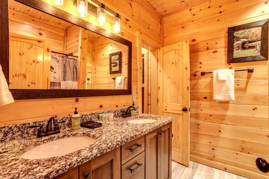 Gatlinburg Cabin With Private Hot Tub By Staycating المظهر الخارجي الصورة